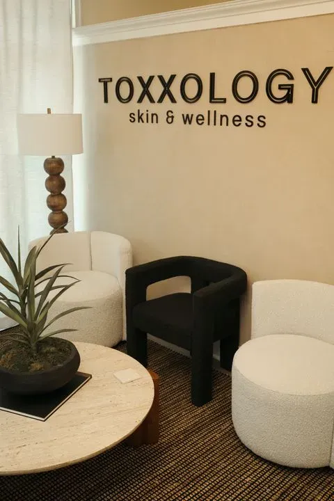 https://cdn.salonspotlight.com/photos/iLfMzv4xSomLZI3tlDr2/7f5782b8-49d3-4af2-a354-eb98a9b946a9_720x720