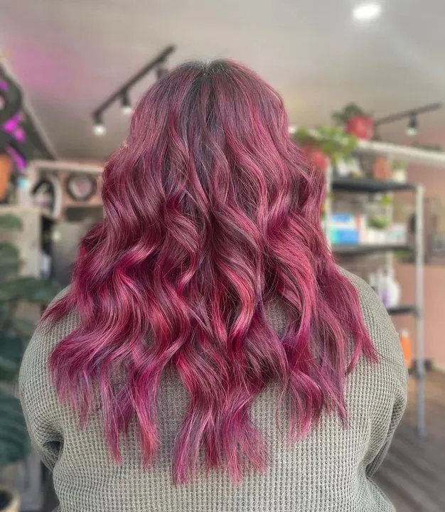 https://cdn.salonspotlight.com/photos/iNR2vD3QuhTJdekN1CnN/c3eb2380-4c38-4507-9d60-d8c229c165a1_720x720