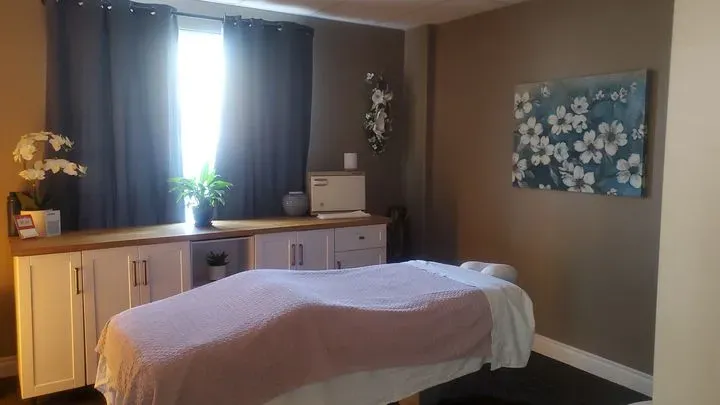 https://cdn.salonspotlight.com/photos/iO0F56P6l2zOmOKMw3tr/09b3cdb2-aa23-47a0-8488-350cffabd5d2_720x720