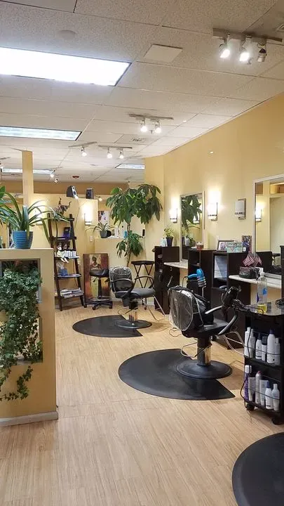 https://cdn.salonspotlight.com/photos/iOY66JnKcP22BH2rzTn0/06d571dd-14b8-46d6-a915-4ac861de8dbe_720x720