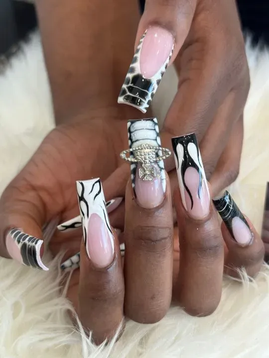 https://cdn.salonspotlight.com/photos/iOqiB1DGPJ1cghpfUISu/9d4fddba-75d9-4302-a45c-5a0ab59df87c_720x720