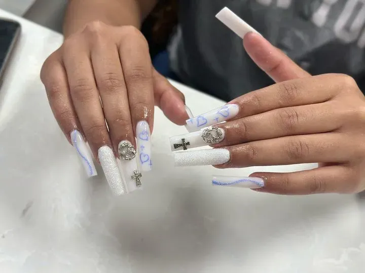 https://cdn.salonspotlight.com/photos/iOqiB1DGPJ1cghpfUISu/bafb8278-dfc7-4c9e-9088-890e5244dd1d_720x720