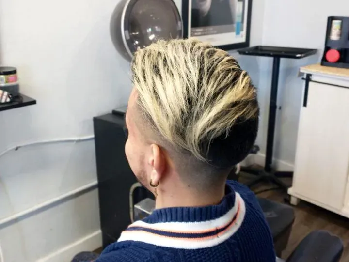 https://cdn.salonspotlight.com/photos/iQ1LR7yB7YeeMIB8aepg/0e900a8a-5ba5-4bd9-afb5-2b7a8be4fd71_720x720