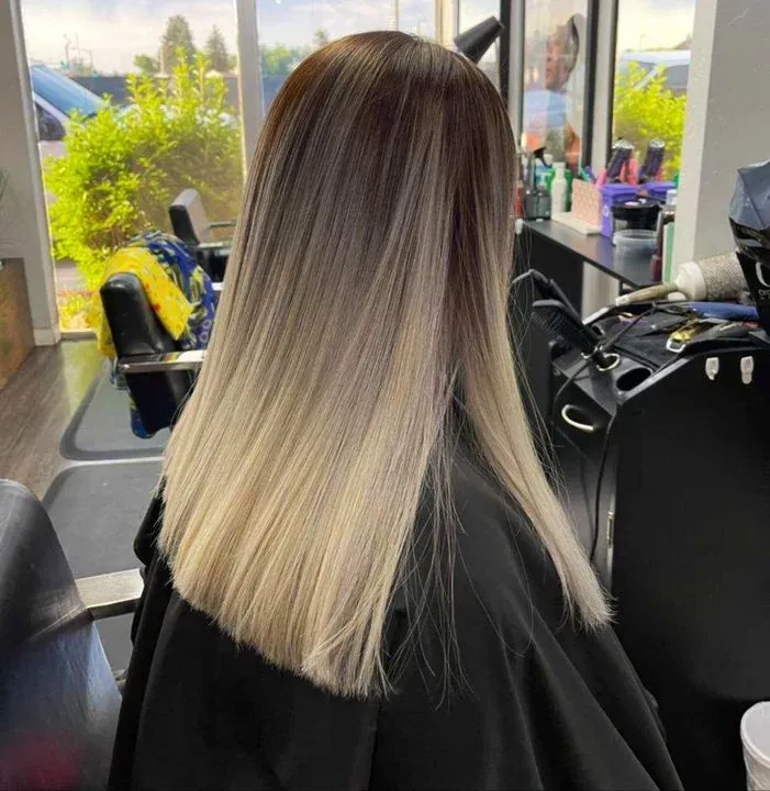 https://cdn.salonspotlight.com/photos/iQ1LR7yB7YeeMIB8aepg/b6f1cfb7-f6d0-44a2-81ee-42639668549d_720x720