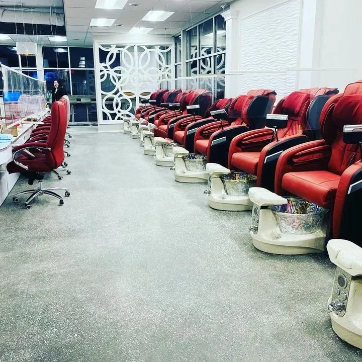 https://cdn.salonspotlight.com/photos/iTq3lpE4fOWbgPfype7u/a3730980-e460-4202-a775-075a0274c6bd_720x720