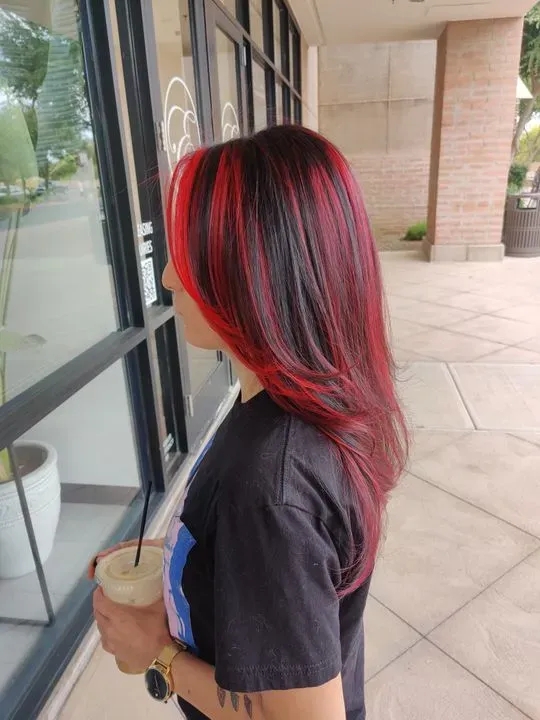 https://cdn.salonspotlight.com/photos/iUWtqcu6WfteLYMBIQuu/ae319b4a-a9ee-46f5-bf79-92eaf85f0e94_720x720
