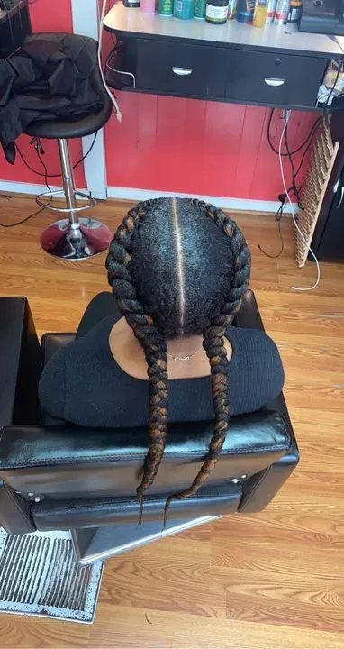https://cdn.salonspotlight.com/photos/iWSbWTfMQJ3IHDs6M9Q2/681cbc67-c5cb-4308-9d87-fa2e16e7e138_720x720