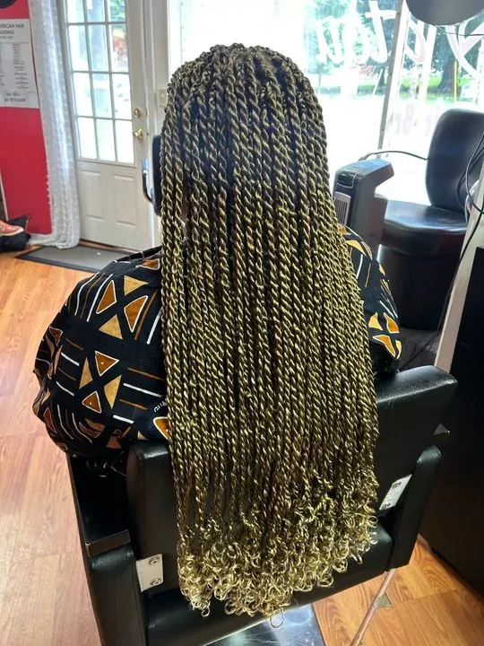 https://cdn.salonspotlight.com/photos/iWSbWTfMQJ3IHDs6M9Q2/c7f93ff2-85ce-42ce-90e0-6304af180196_720x720
