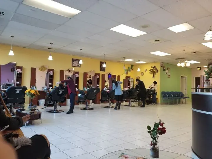 https://cdn.salonspotlight.com/photos/iYSTbyUzgjybf1mDcZl9/406f13df-8747-4259-ac1d-569550422724_720x720