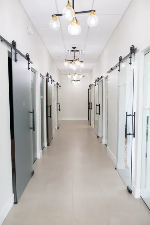 https://cdn.salonspotlight.com/photos/ib6hpI5oMDvXatFG7XN6/94072531-a770-4524-b438-f2430830350c_720x720