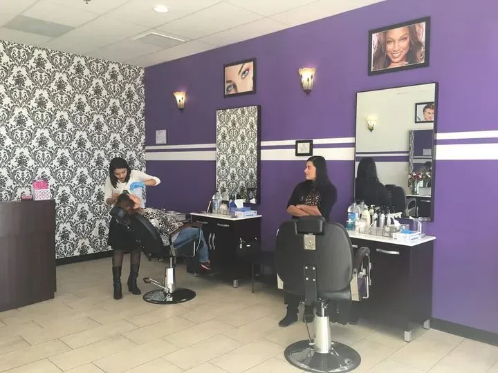 https://cdn.salonspotlight.com/photos/ibrXB3psivb3Pfrx7n8f/3b5b3334-a74a-4c38-a1e5-f809a8787452_720x720