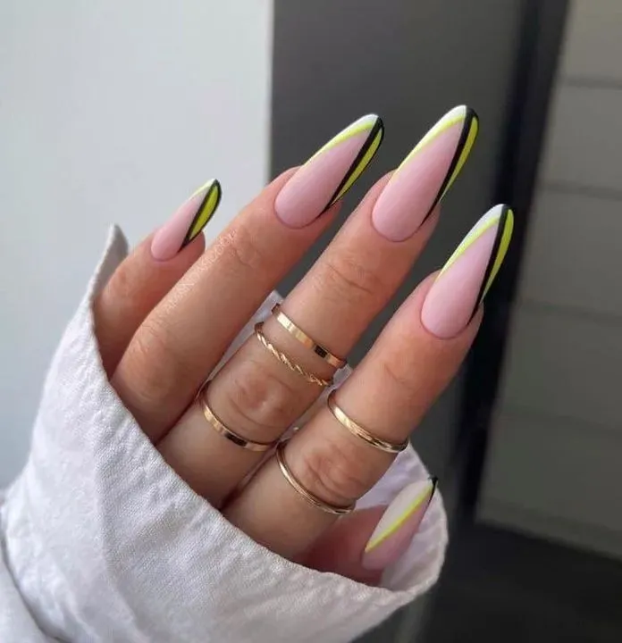 https://cdn.salonspotlight.com/photos/ic5kpzaQehoB3M26rVYB/395abbf1-ecc6-47b2-b1fd-8fe22618921e_720x720