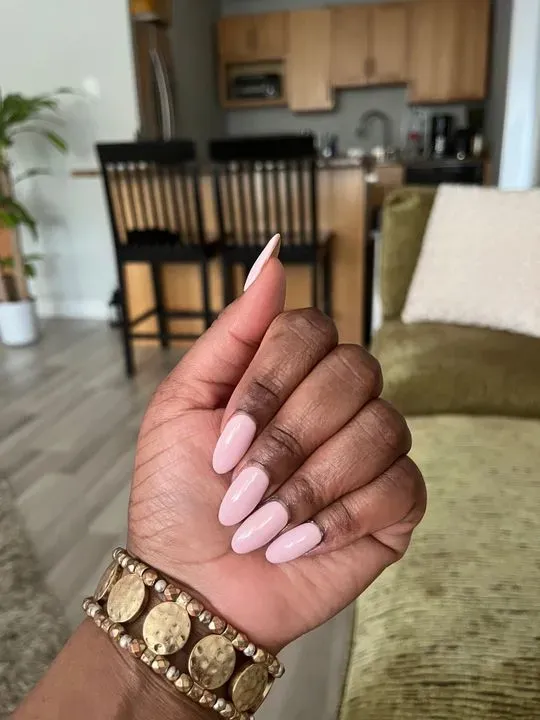https://cdn.salonspotlight.com/photos/idVu5EYjjnLdVqbk7Zse/4e4ec1b1-9527-4296-a674-37bf83ec4c6d_720x720
