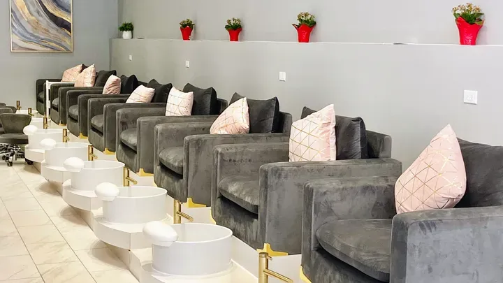 https://cdn.salonspotlight.com/photos/idVu5EYjjnLdVqbk7Zse/600883ae-0bbe-4975-8495-ff02d0951eaa_720x720