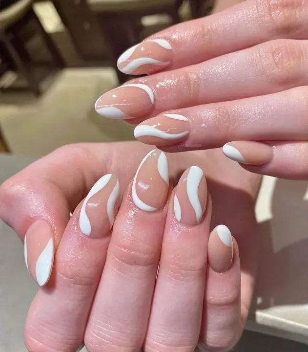 https://cdn.salonspotlight.com/photos/ieD35GxWGKYCql1se2Vx/4b2c107e-8c76-4f76-86be-79b06a6cd29d_720x720