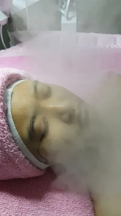 https://cdn.salonspotlight.com/photos/ifNRsKcfKscNUBkPaaTG/7edba9c3-d909-46a1-89b4-21897e01309f_720x720