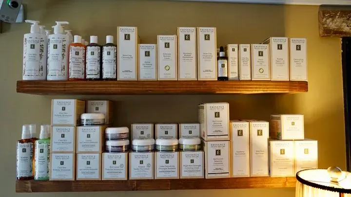 https://cdn.salonspotlight.com/photos/ihpp5DQo5RxosmtX2dGF/989abf86-9255-4d54-bc8b-1f8d59d224c7_720x720