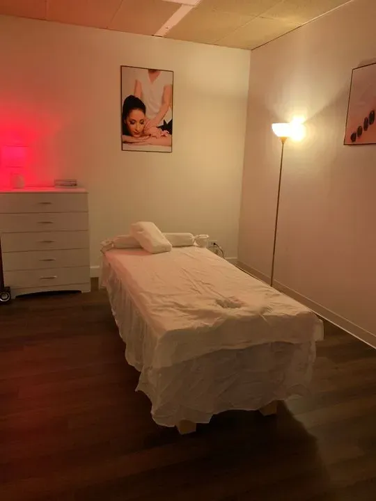https://cdn.salonspotlight.com/photos/iivf2bSjXmHDn4CxQTkN/f30478e6-32f2-4d73-bf43-9d747a00e543_720x720