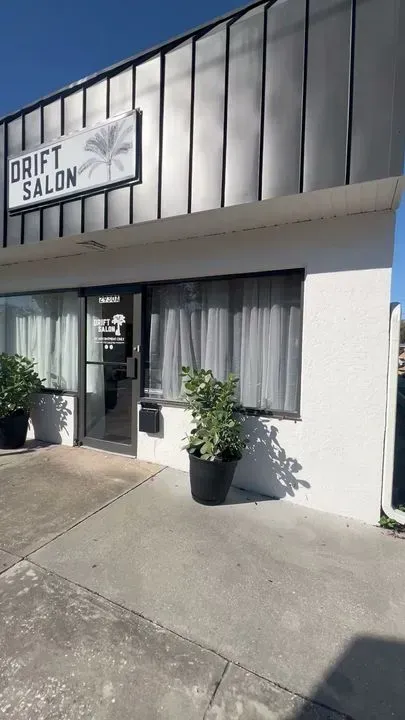 https://cdn.salonspotlight.com/photos/ilBqWCunEx6t2pQ5XjJY/3c47a961-2020-4980-a3e7-adb1ef6ebd5f_720x720