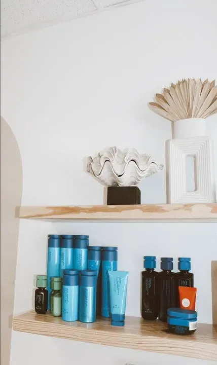 https://cdn.salonspotlight.com/photos/ilBqWCunEx6t2pQ5XjJY/c2bfe705-315e-4573-a00f-b8ad06a1761b_720x720