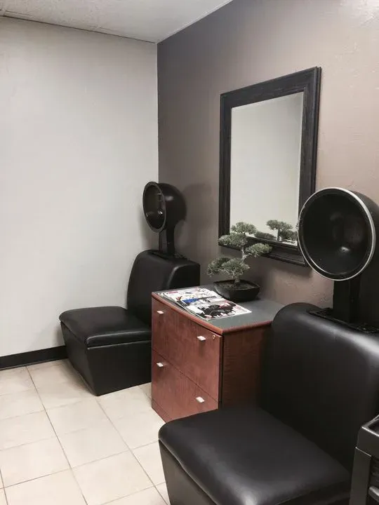 https://cdn.salonspotlight.com/photos/imUCHiRKy27Ek33mRWk7/075380f4-2de7-4d55-b3a2-f6266f0a54e8_720x720