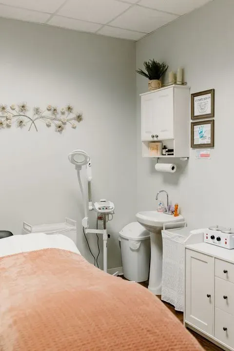 https://cdn.salonspotlight.com/photos/in1jDQUkh1tVlLgUcX8i/82e9cf17-6b2f-46ce-b0fa-aff2da8f80e7_720x720