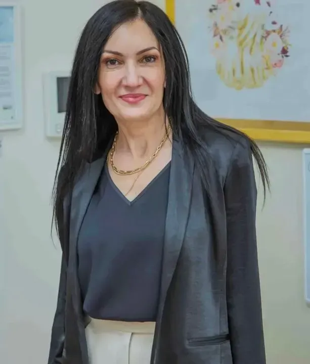 https://cdn.salonspotlight.com/photos/io74Wb7wZny33josrCJU/feefbcfe-5a01-41f3-bbc5-d078e1ad2092_720x720