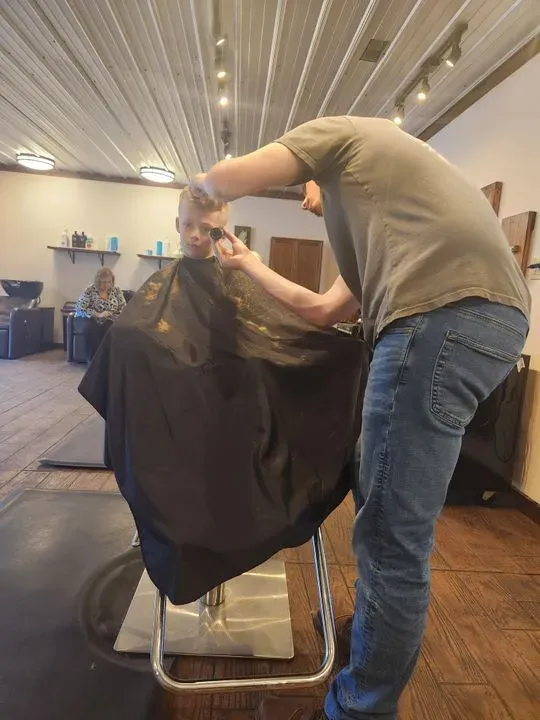 https://cdn.salonspotlight.com/photos/ionpMIeV3wRD5dV9ojcx/680bd303-a853-46da-ba1c-af0d246d0008_720x720