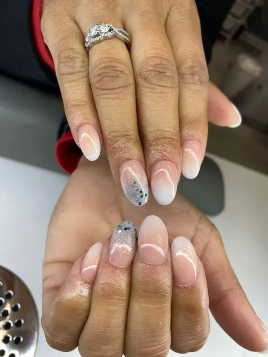 https://cdn.salonspotlight.com/photos/iqdzsrM4Z4Wxw41YxgUy/ccb8d617-bd90-49aa-a20c-6427a4c842af_720x720