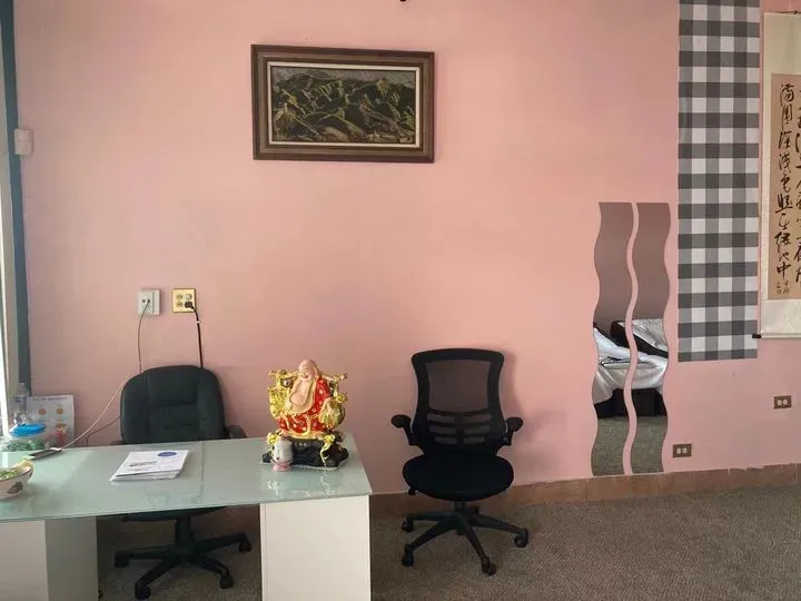 https://cdn.salonspotlight.com/photos/isAxMEvYiooSTGAYkGWE/ebc12de4-8280-44c3-8f4f-4b47551d40db_720x720