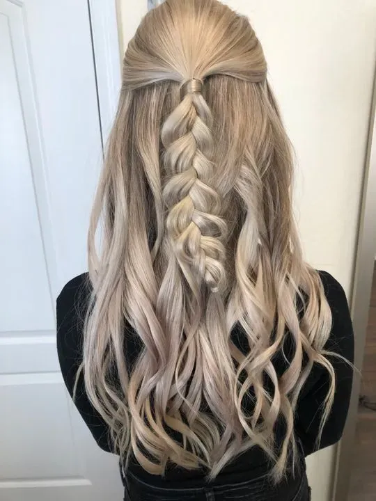 https://cdn.salonspotlight.com/photos/itR8DXv0fMJoNaFLzRBc/3523c8be-d125-4e35-bad8-fddb12805d8f_720x720