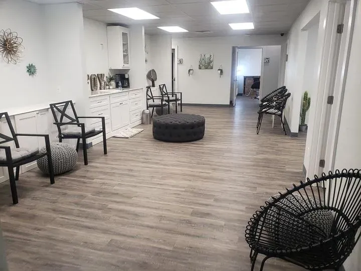 https://cdn.salonspotlight.com/photos/itje8rJKme0F7b3fmilc/67cd6950-3ef8-4a9b-807e-d82066a1297e_720x720
