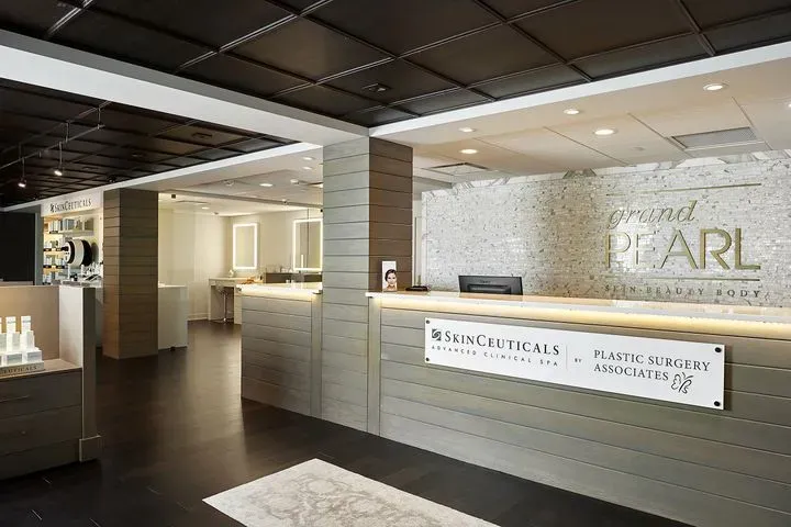https://cdn.salonspotlight.com/photos/iuUHpO3Bdh6UEDC3GTL8/1a02cf37-9600-4bfe-b70c-667536fe37eb_720x720