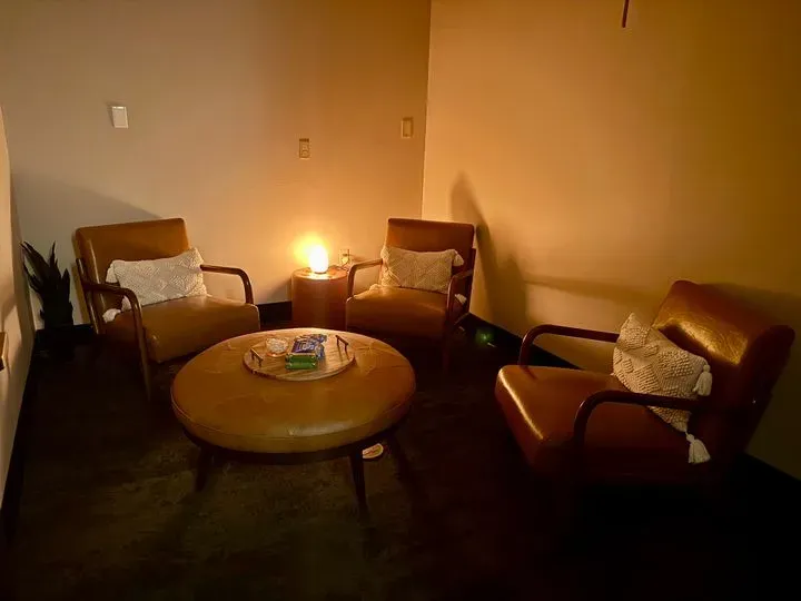 https://cdn.salonspotlight.com/photos/iuaSa3hsgtJ3QklMzwSy/784fccce-4f96-4f67-81e2-0c1861173a8c_720x720