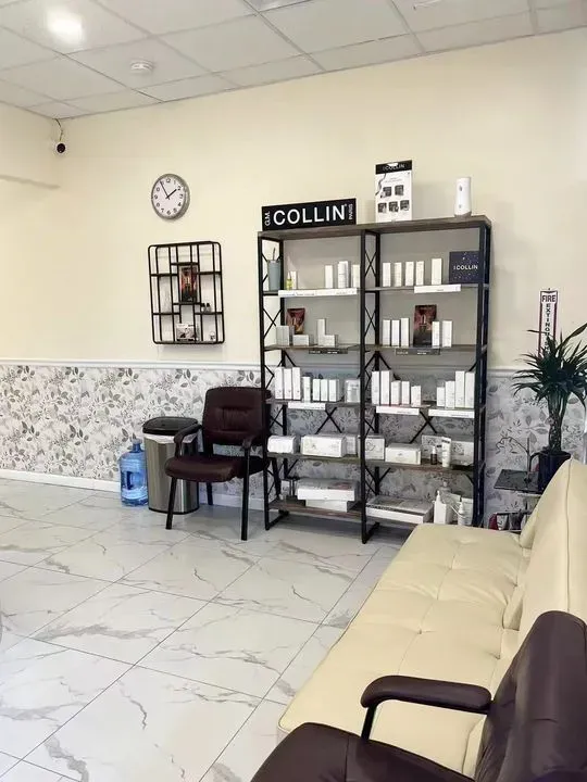 https://cdn.salonspotlight.com/photos/iwiuPtPytYS84lOBELMM/5f6e8f90-c14b-41ce-b842-1cfabbdddb3d_720x720