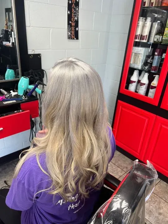 https://cdn.salonspotlight.com/photos/iwoLpWKK8EB8QAJGxHaw/2e0eab1d-2892-4dbe-8262-4ebd6efb44ce_720x720