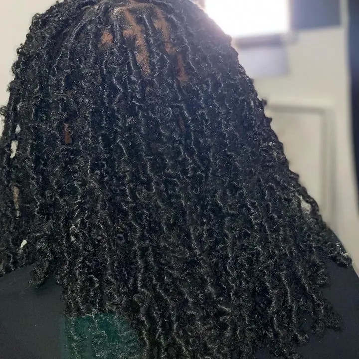 https://cdn.salonspotlight.com/photos/iwuKCgDySXMYjkpvvBLW/0cd494fb-13cc-48fb-b207-500aa9a7563e_720x720