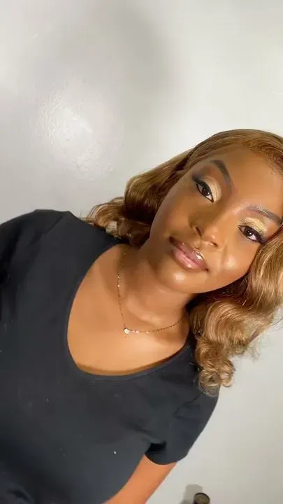 https://cdn.salonspotlight.com/photos/iwuKCgDySXMYjkpvvBLW/c9437874-2589-45c8-b6d6-cc8873278b80_720x720