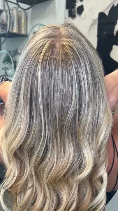 https://cdn.salonspotlight.com/photos/j0rqw2x1w4LzacyaZiDt/e75429f5-fed6-401a-9357-c6924f1c28a8_720x720