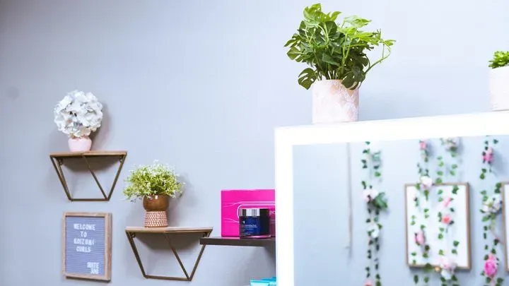 https://cdn.salonspotlight.com/photos/j2Y3cF7L76LabLNveg3X/5f29182e-5c59-4807-bf10-6486c1a9e0a2_720x720