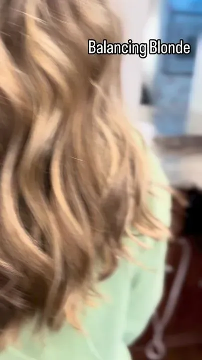 https://cdn.salonspotlight.com/photos/j2pjLgMtR7VJkTNys4a3/2661ede4-6331-482b-b8e7-5552007ef0f7_720x720