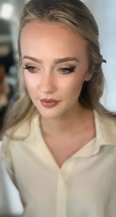 https://cdn.salonspotlight.com/photos/j42MQSjsW5mSDhM8bwnl/e1c31ca6-da39-4a29-804d-8b1de65a9375_720x720