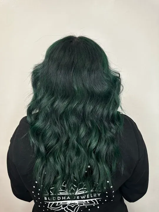 https://cdn.salonspotlight.com/photos/j4w0hVGjsnvsmWMMAoQG/2ac554d7-f7e5-49e9-a46f-17ff9d11fe6d_720x720