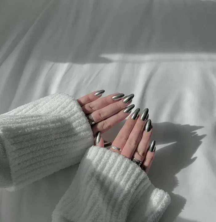 https://cdn.salonspotlight.com/photos/j55QEjUsYXY5LYC7UJm7/40b2642f-9f98-4eb7-a376-0c56f177cc5a_720x720