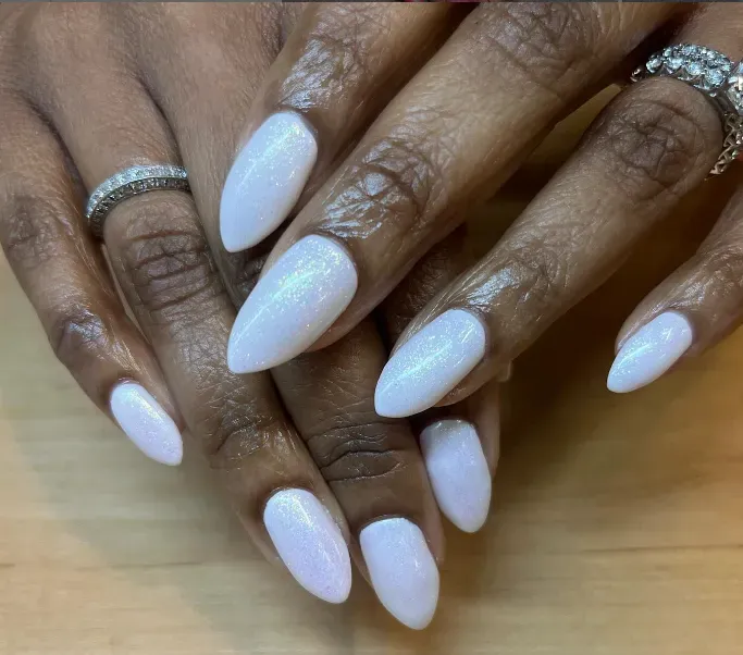 https://cdn.salonspotlight.com/photos/j55QEjUsYXY5LYC7UJm7/6e8774e4-c40d-4cda-a9f0-a6059c831871_720x720