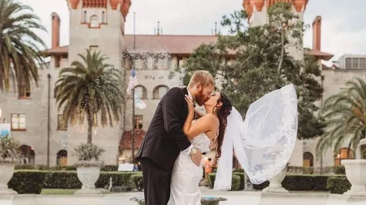 https://cdn.salonspotlight.com/photos/j55XBfZAH8XRh3siNJul/babe504d-0675-4225-b079-8e8a9a246d0d_720x720