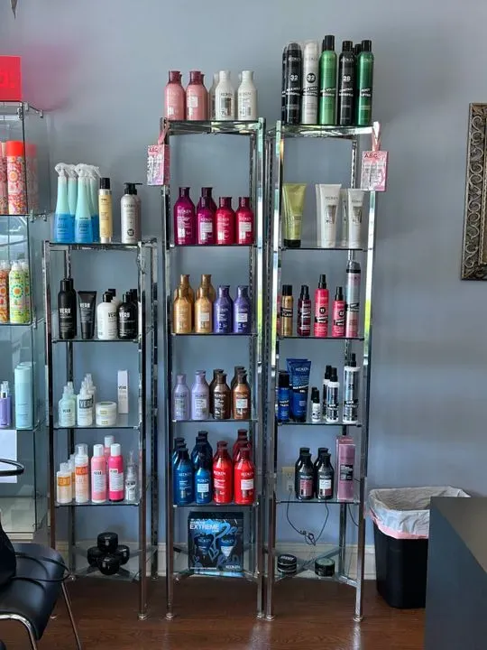 https://cdn.salonspotlight.com/photos/j5SsSex5fVOPVZvt69H6/3af56d8f-ceb3-45a9-9d20-d2a05ecad0d0_720x720