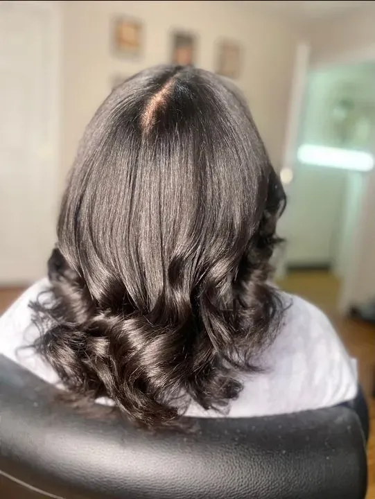https://cdn.salonspotlight.com/photos/j5pO2f1Ns2kuCtNBZMXn/b989a44f-26a2-4f3c-8cef-87ec44f0248f_720x720
