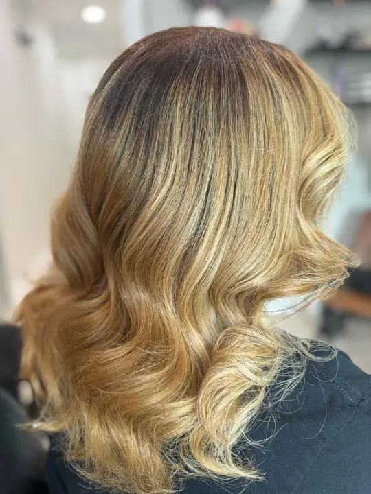 https://cdn.salonspotlight.com/photos/j5pO2f1Ns2kuCtNBZMXn/f5e8866a-14ad-44c1-9587-f7829c67edde_720x720