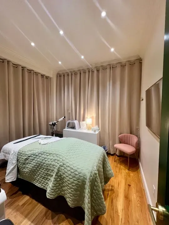 https://cdn.salonspotlight.com/photos/j7CBilXJYcJ6q65sjwpf/0923891f-825d-405c-92a7-fdb6f5a1f6f2_720x720
